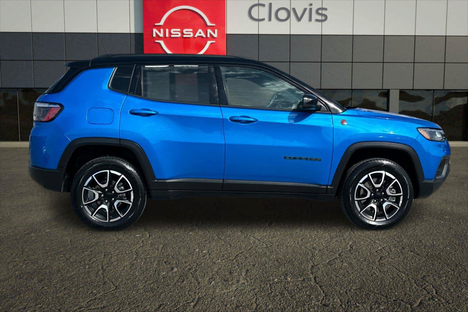 Used 2024 Jeep Compass Trailhawk AWD/4WD image 9
