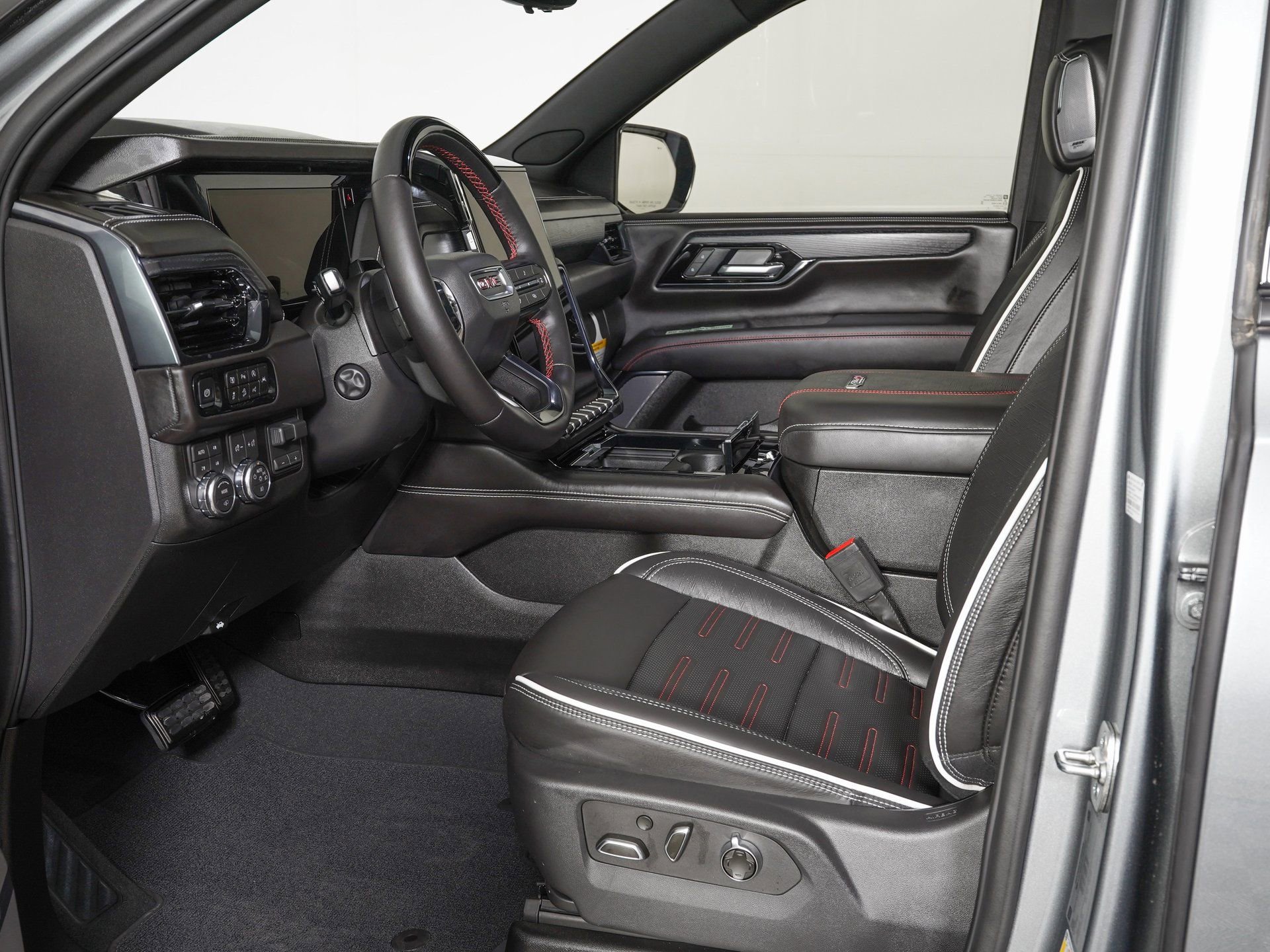 Used 2026 GMC Yukon XL AT4 Ultimate image 17