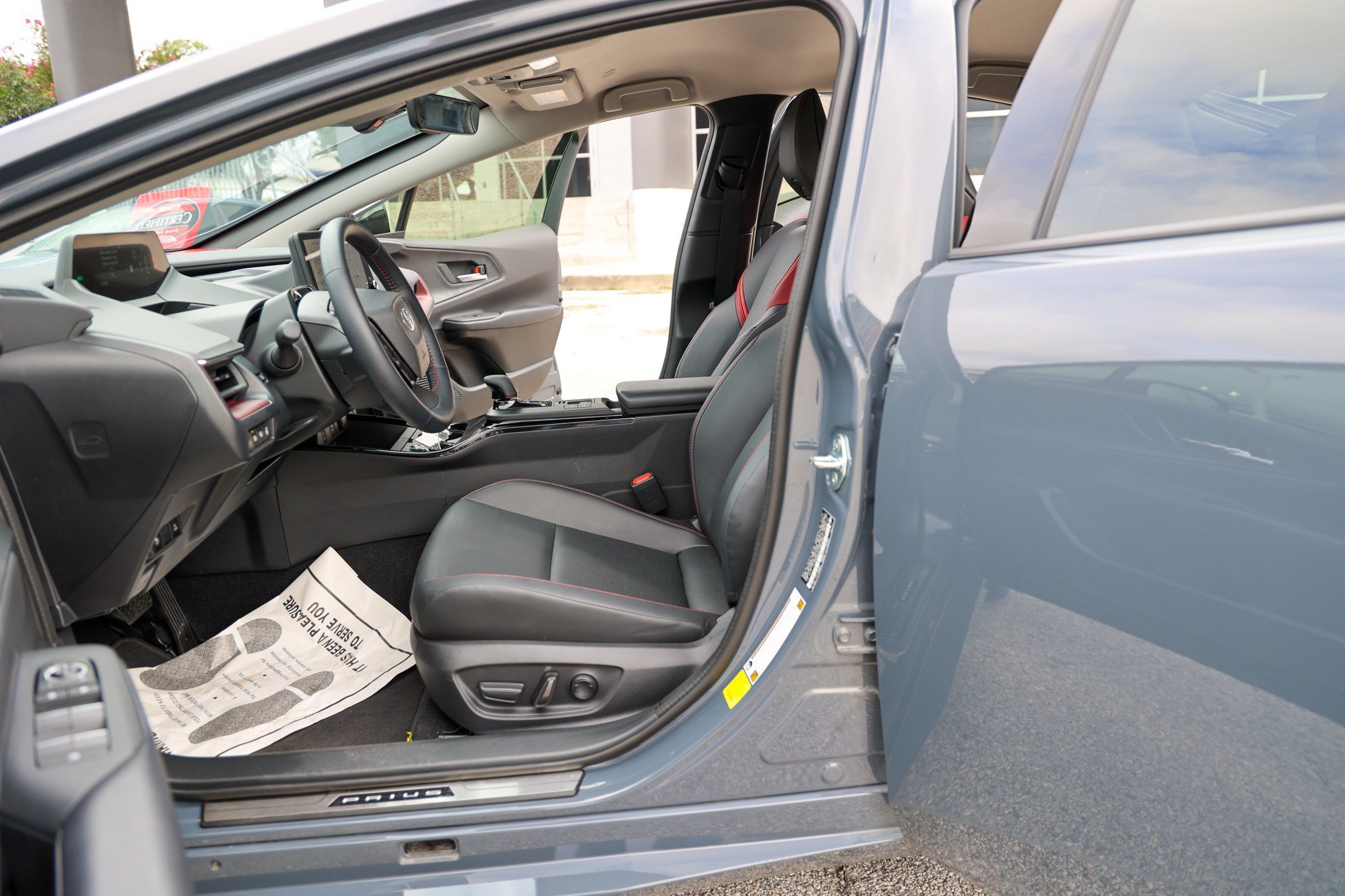 Certified 2026 Toyota Prius Plug-In Hybrid FWD image 31