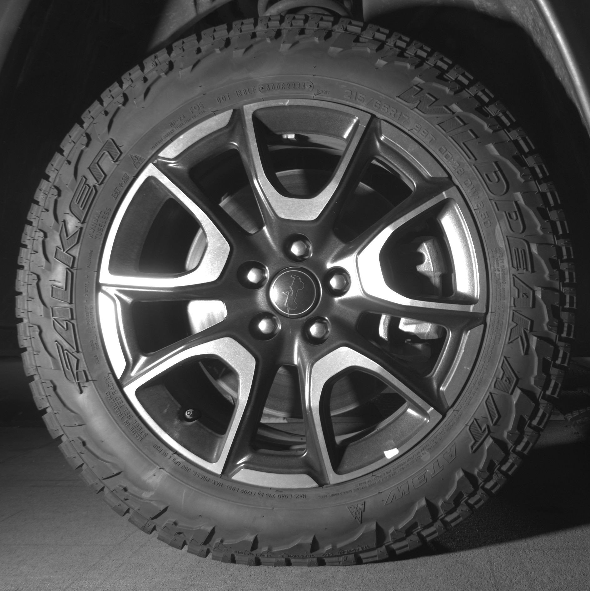 Used 2025 Jeep Compass Trailhawk AWD/4WD image 13