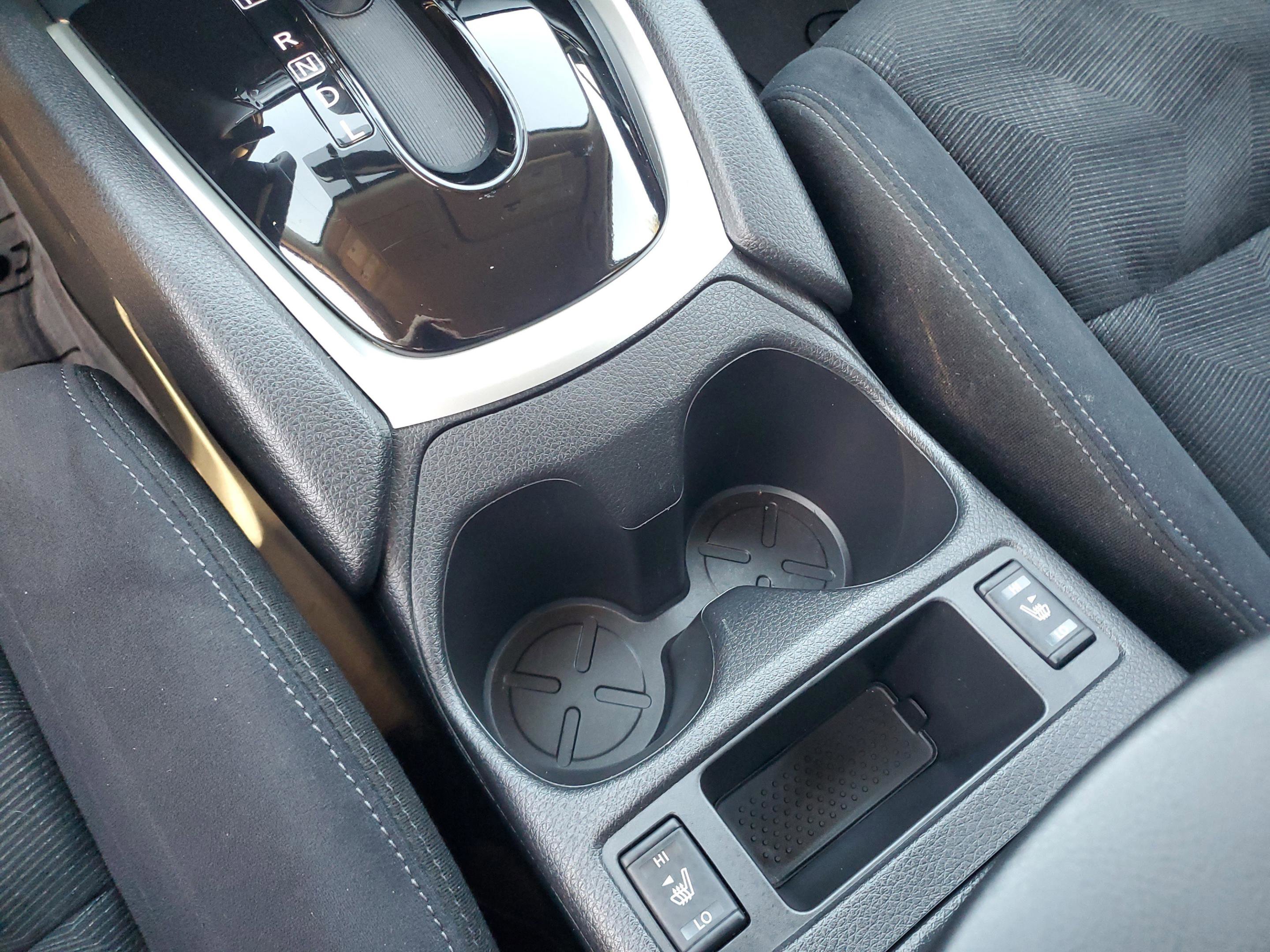 Used 2016 Nissan Rogue SV w/ SV Premium Package image 27