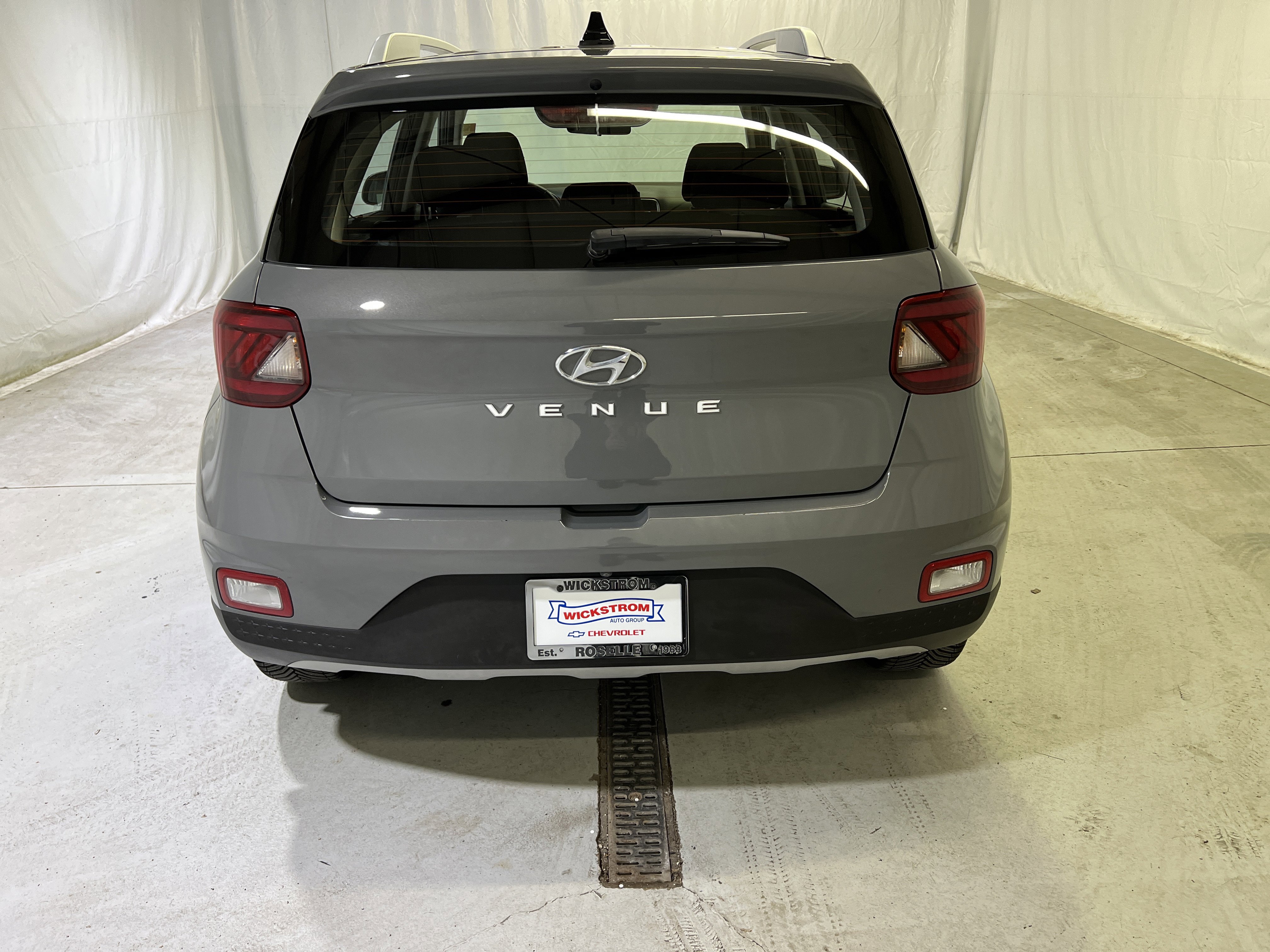 Used 2021 Hyundai Venue SEL w/ Premium Package FWD image 9