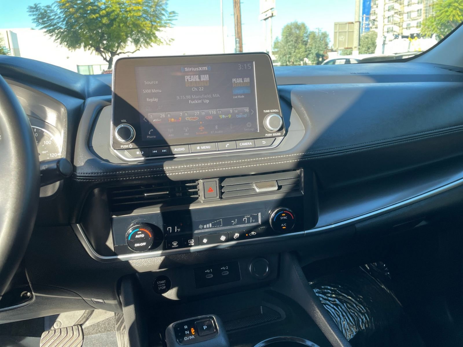 Used 2025 Nissan Rogue SV image 18