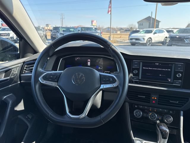 Used 2024 Volkswagen Jetta SE FWD image 38
