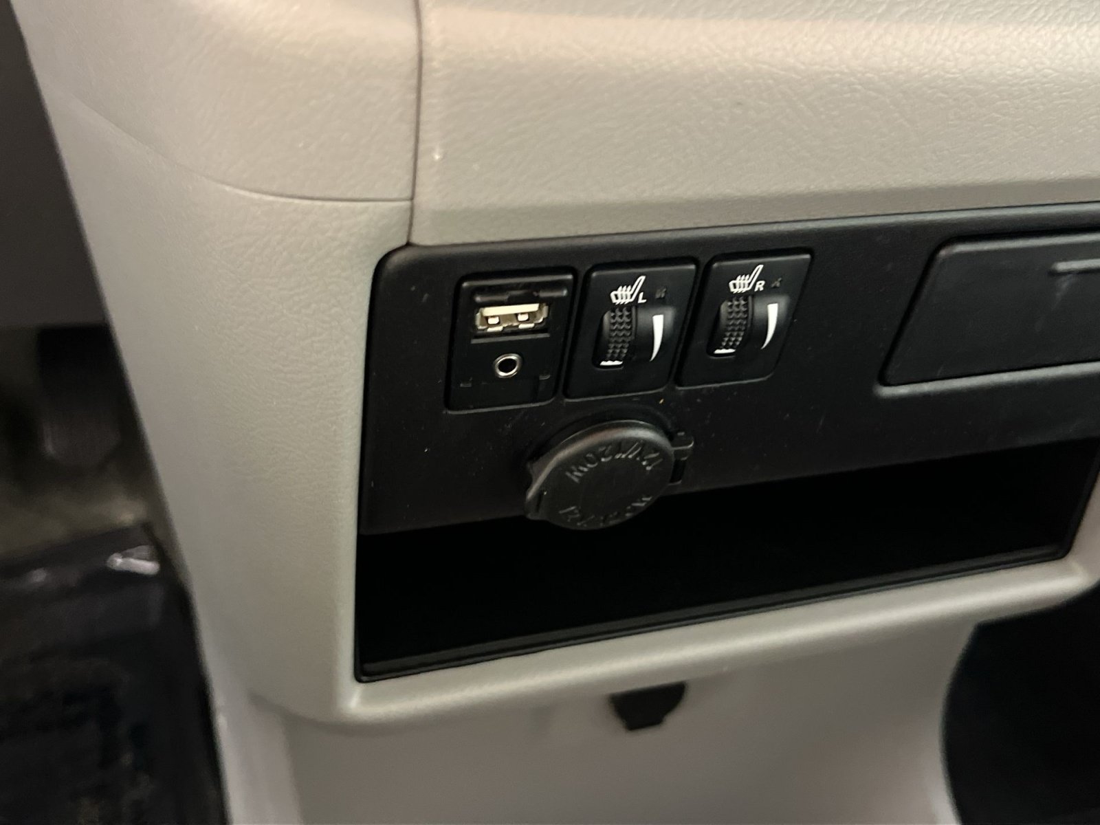 Used 2017 Toyota Sienna XLE w/ XLE Navigation Package FWD image 33