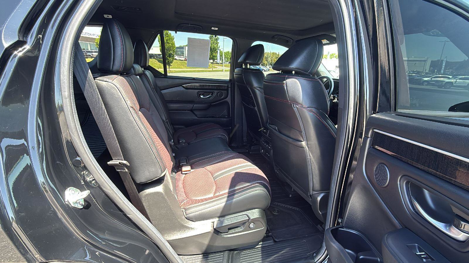 Certified 2025 Honda Pilot Black Edition image 19