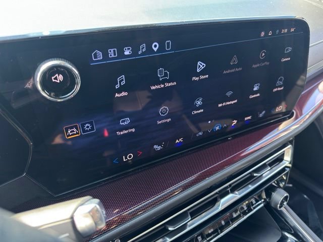 Used 2026 Chevrolet Traverse Z71 w/ Driver Confidence Package AWD/4WD image 2