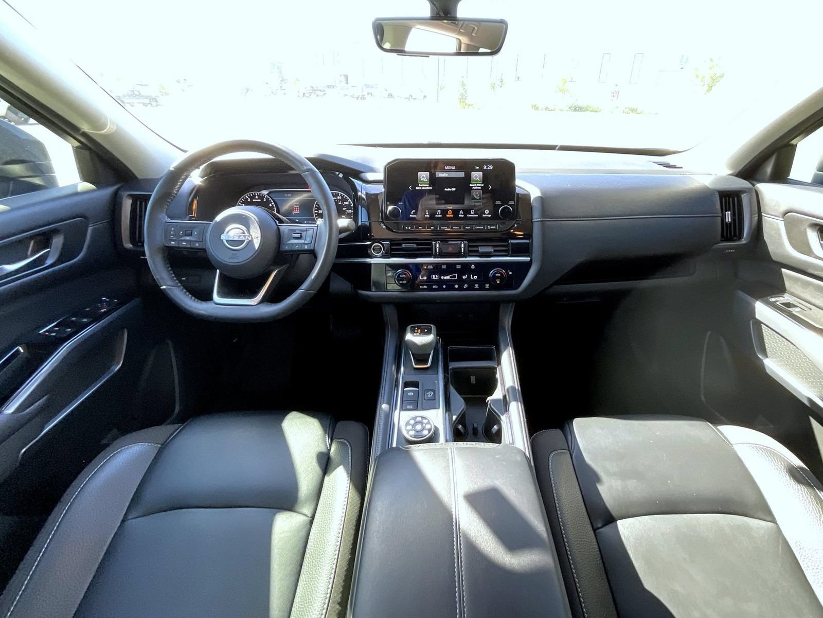 Used 2023 Nissan Pathfinder SL w/ Black Appearance Package AWD/4WD image 15