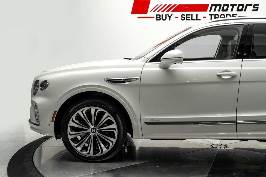Used 2024 Bentley Bentayga AWD/4WD image 14