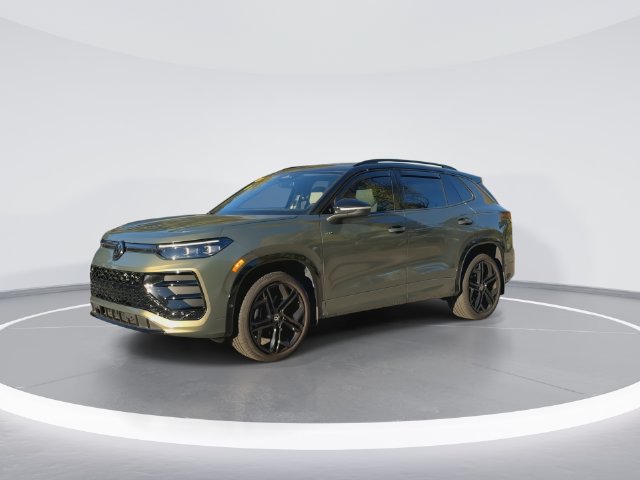 Used 2025 Volkswagen Tiguan SE R-Line AWD/4WD image 4