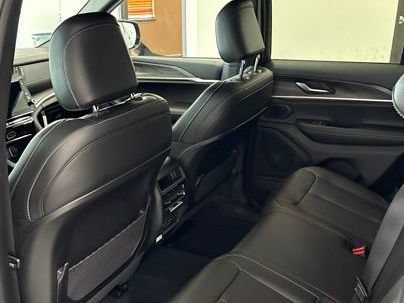 New 2026 Jeep Grand Cherokee Limited w/ Luxury Tech Group II AWD/4WD image 18