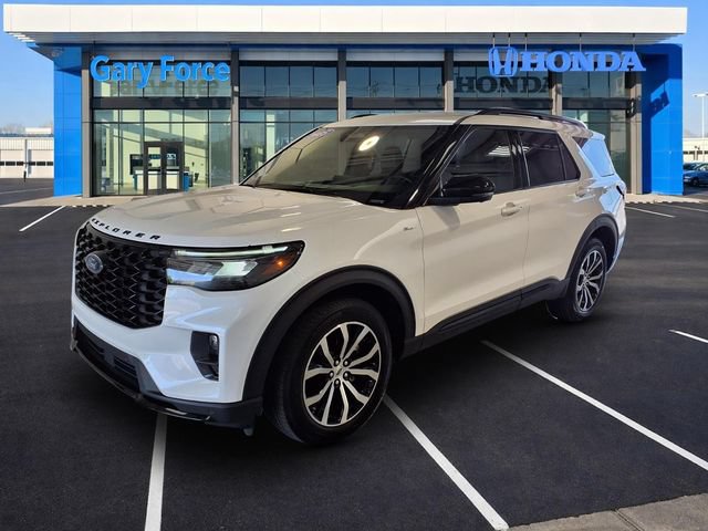 Used 2025 Ford Explorer ST-Line AWD/4WD image 4