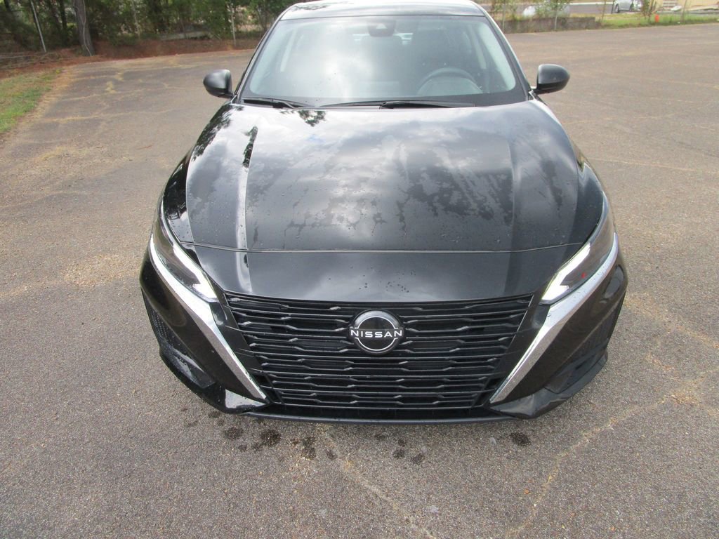 Used 2024 Nissan Altima 2.5 SV image 4