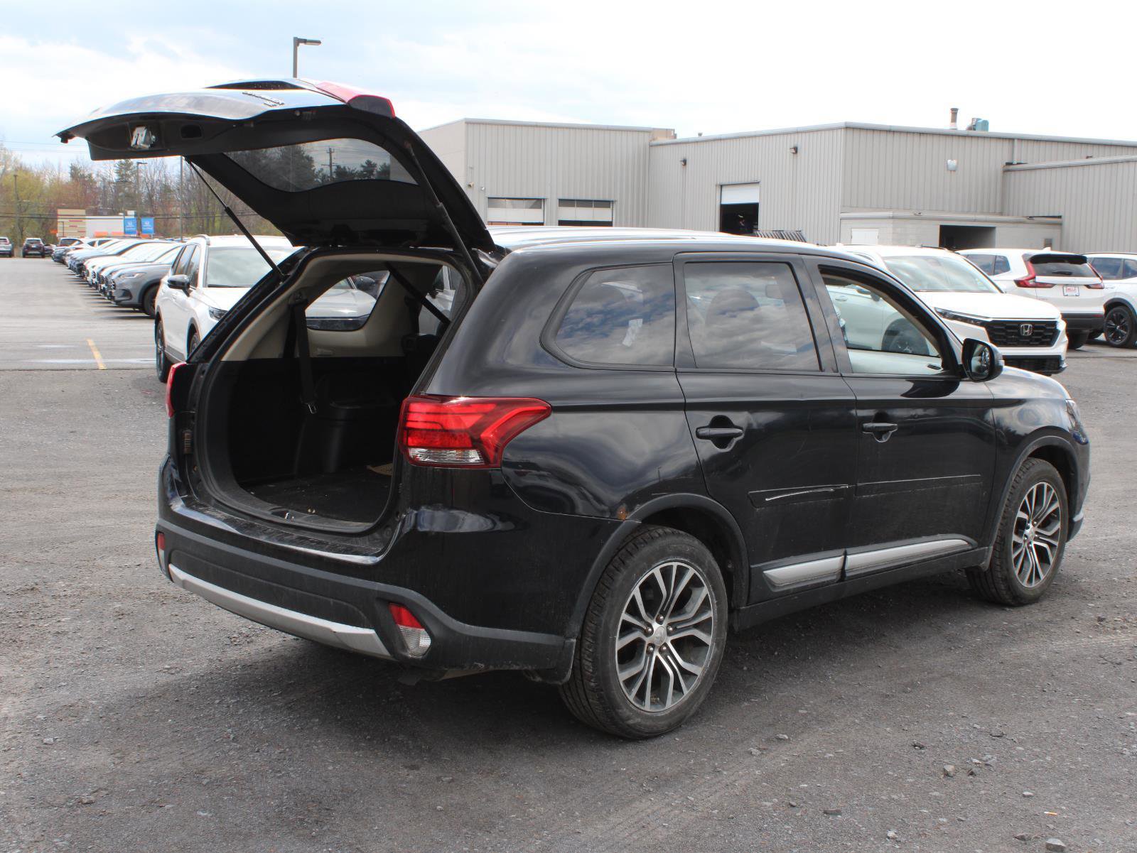 Used 2016 Mitsubishi Outlander SE AWD/4WD image 7
