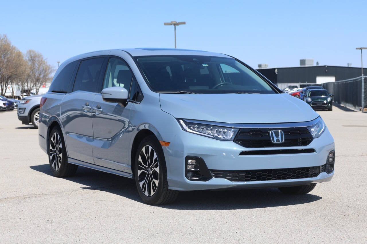 Used 2025 Honda Odyssey Elite image 4