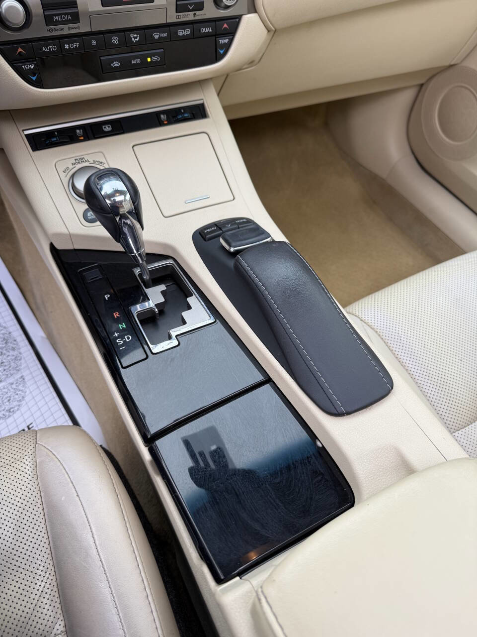 Used 2015 Lexus ES 300h w/ Navigation System Package FWD image 19