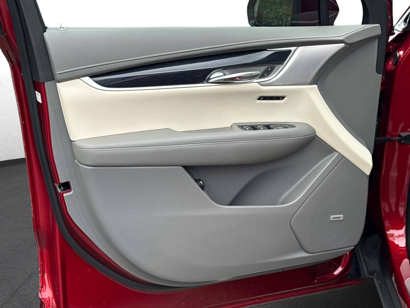 Used 2024 Cadillac XT6 Premium Luxury w/ Technology Package image 20