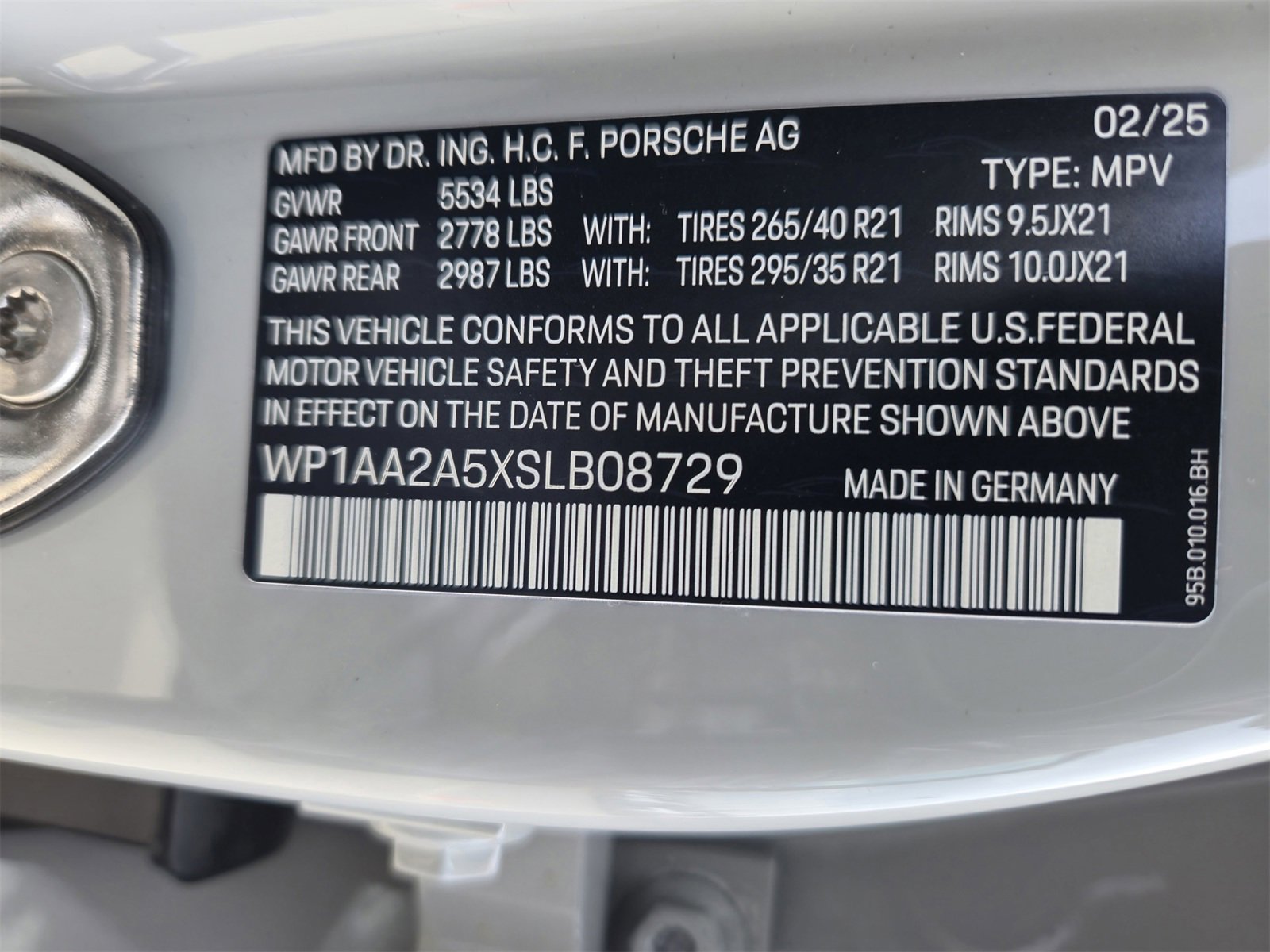 New 2025 Porsche Macan image 32