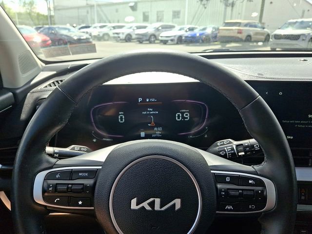 Used 2023 Kia Sportage EX AWD/4WD image 16