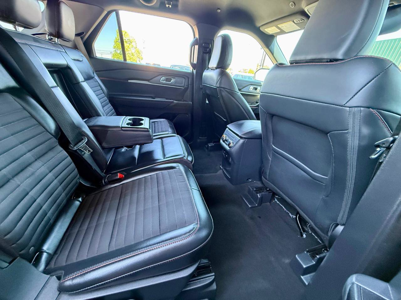 Used 2025 Ford Explorer ST-Line w/ ST-Line Street Pack AWD/4WD image 38