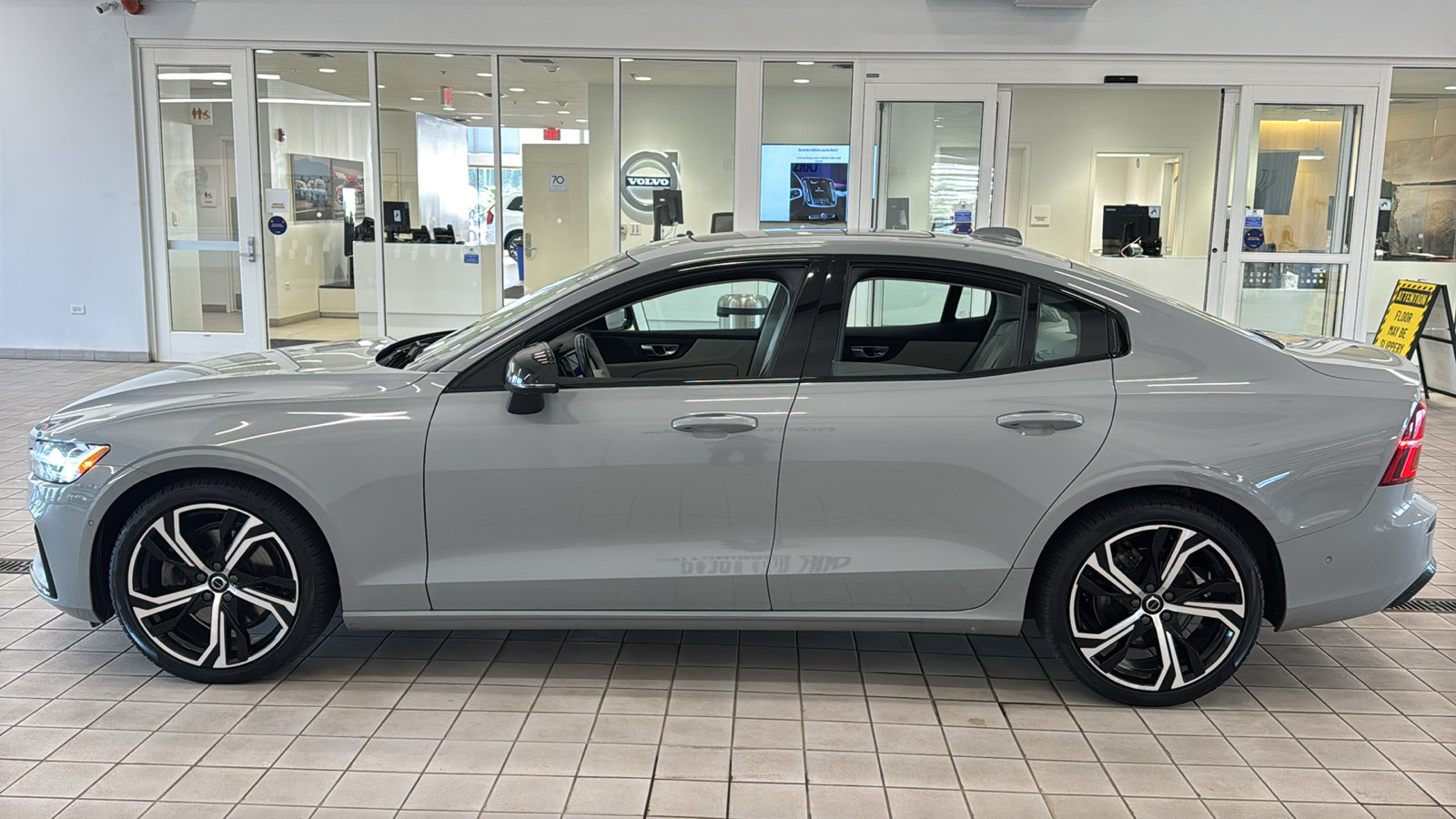 Used 2024 Volvo S60 B5 Plus w/ Climate Package AWD/4WD image 8