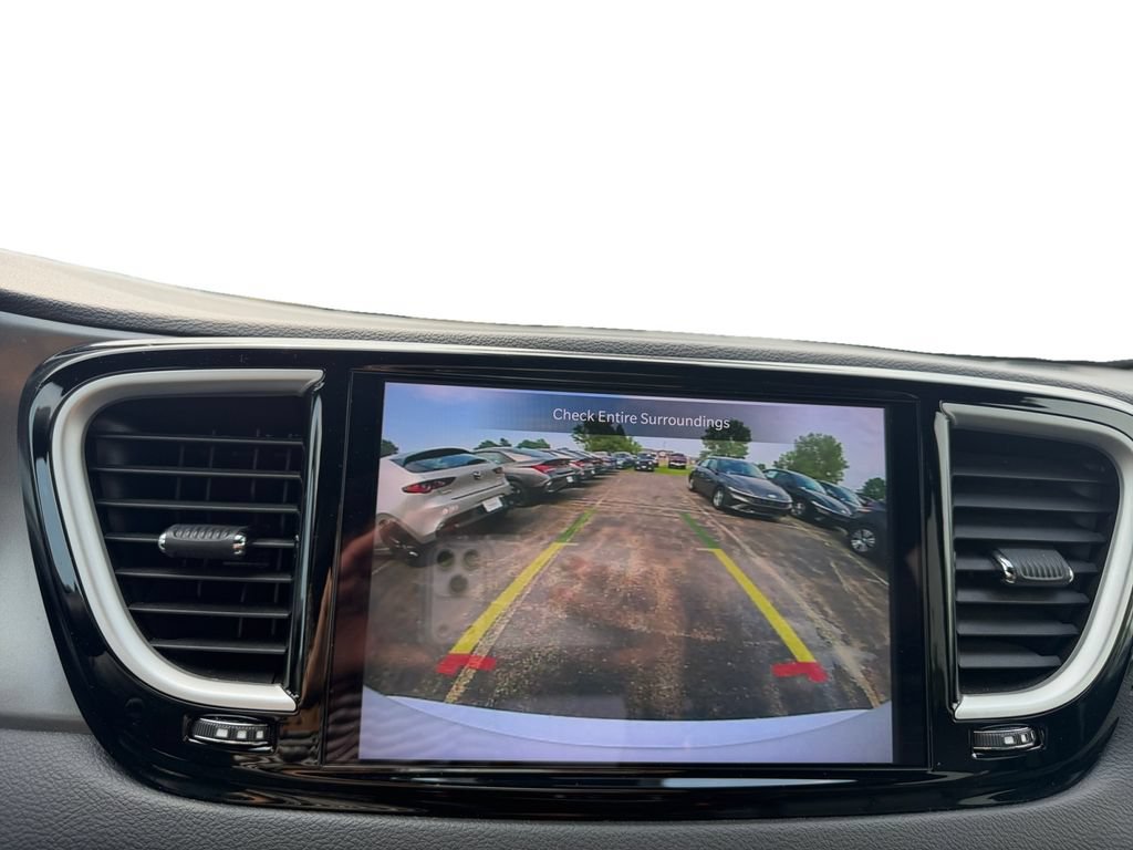 Used 2025 Chrysler Pacifica Select FWD image 17