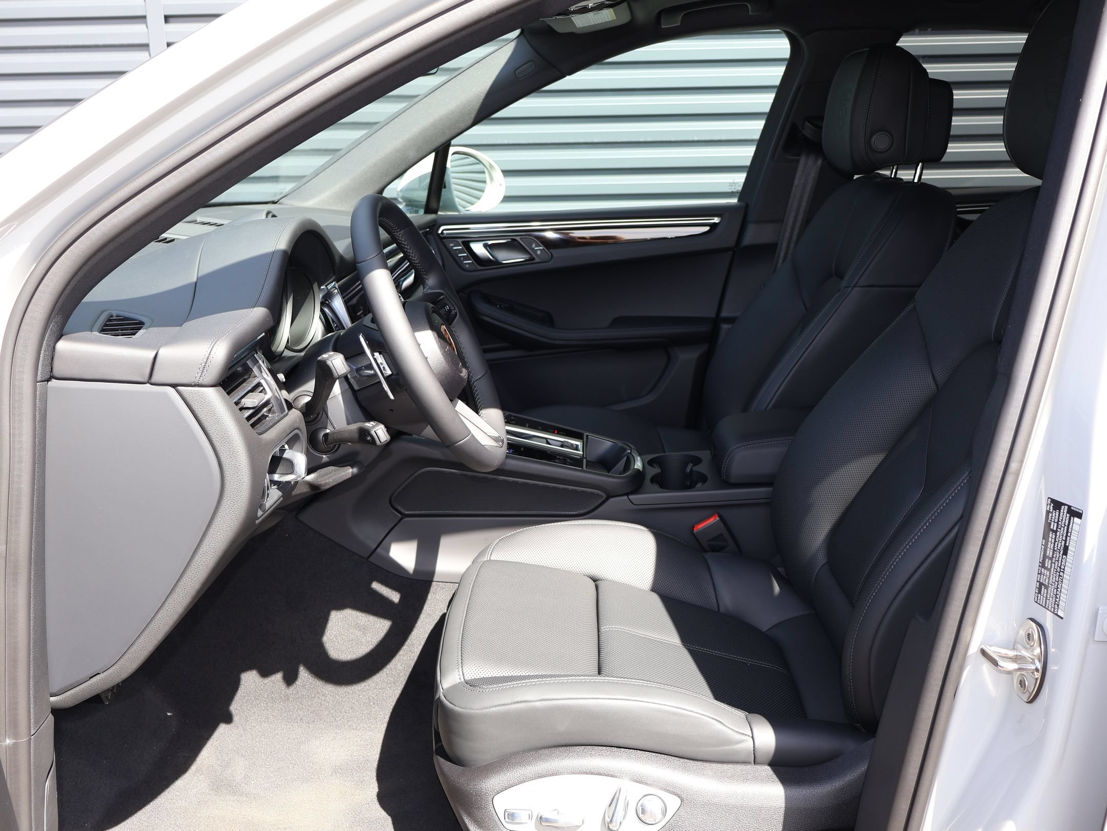 New 2026 Porsche Macan AWD/4WD image 5