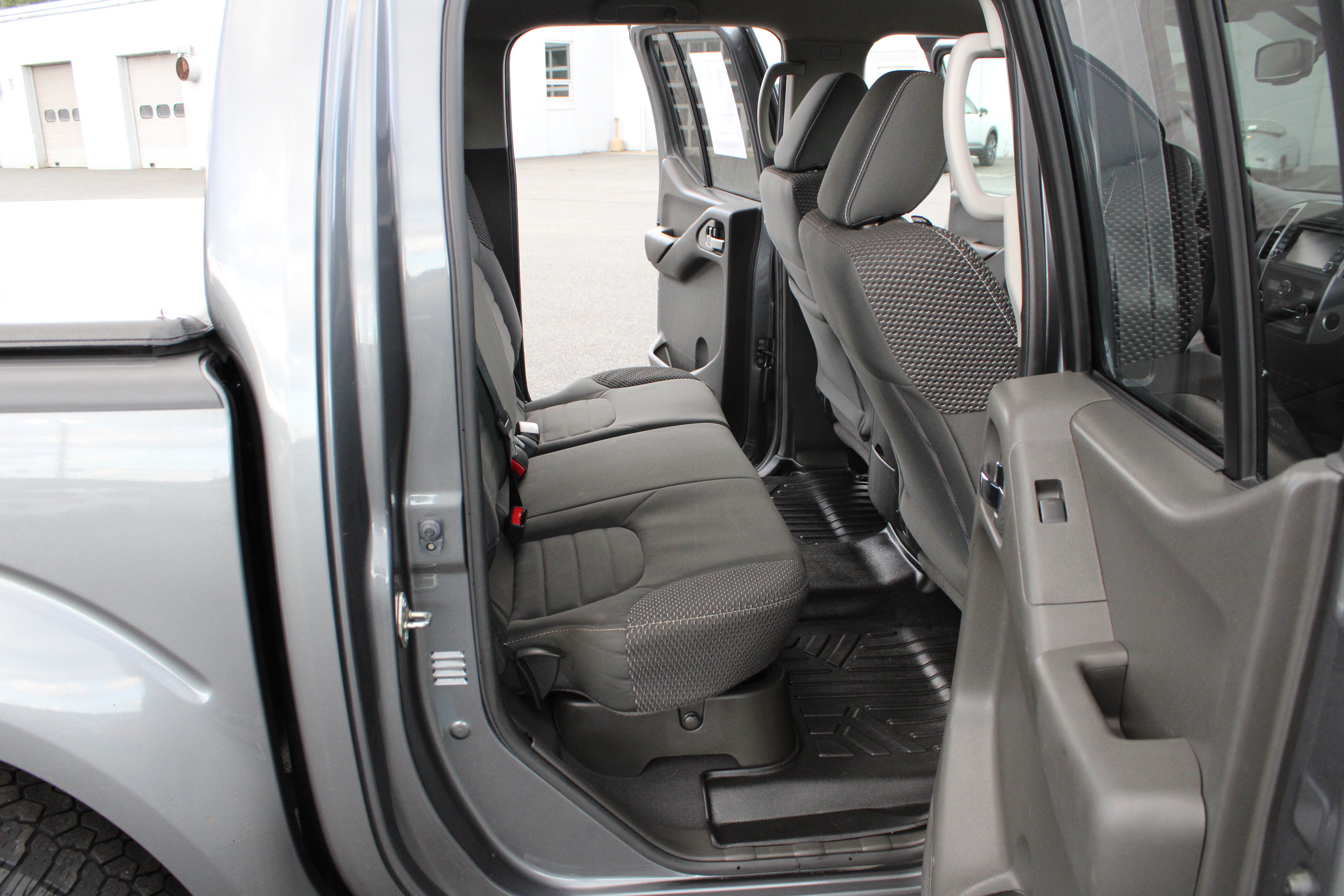Used 2018 Nissan Frontier PRO-4X AWD/4WD image 17