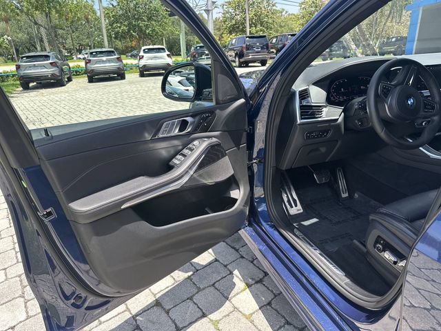 Used 2021 BMW X7 xDrive40i w/ M Sport Package AWD/4WD image 22