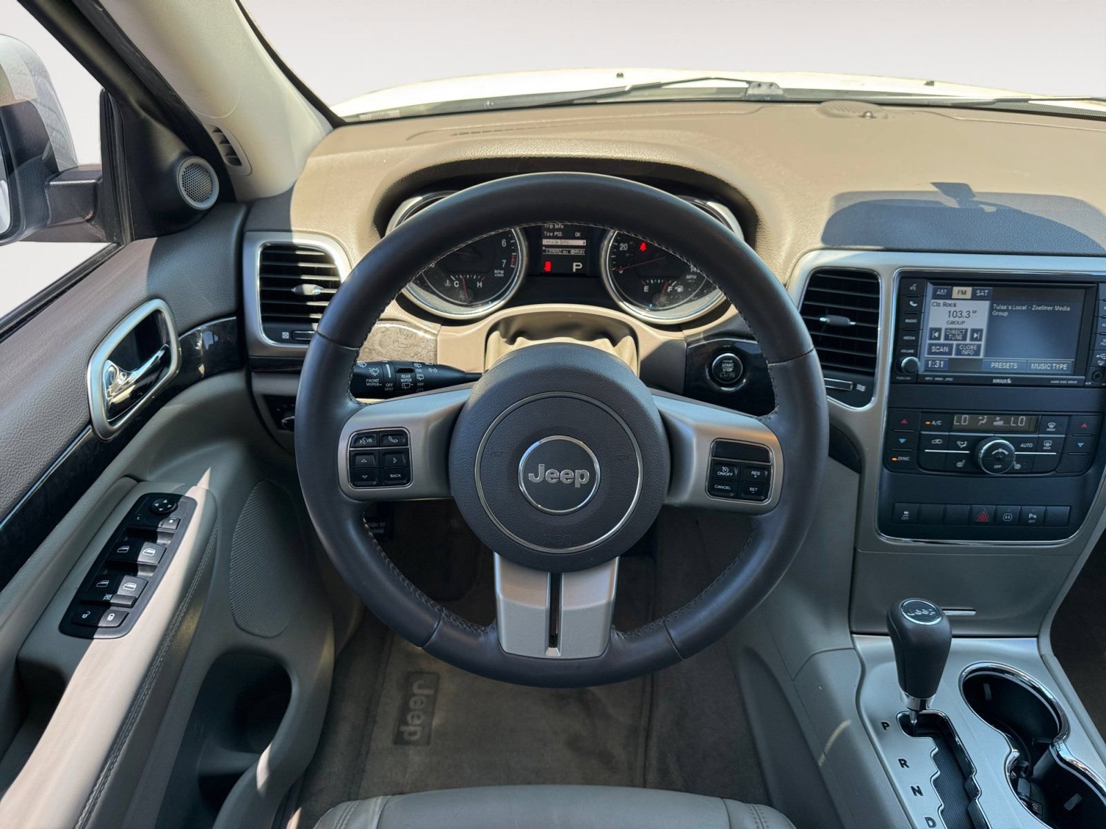 Used 2011 Jeep Grand Cherokee Laredo RWD image 12