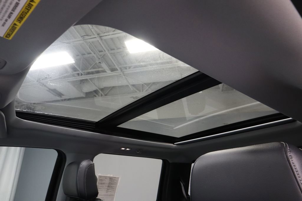 Used 2024 Ford F350 Lariat w/ Chrome Package image 34