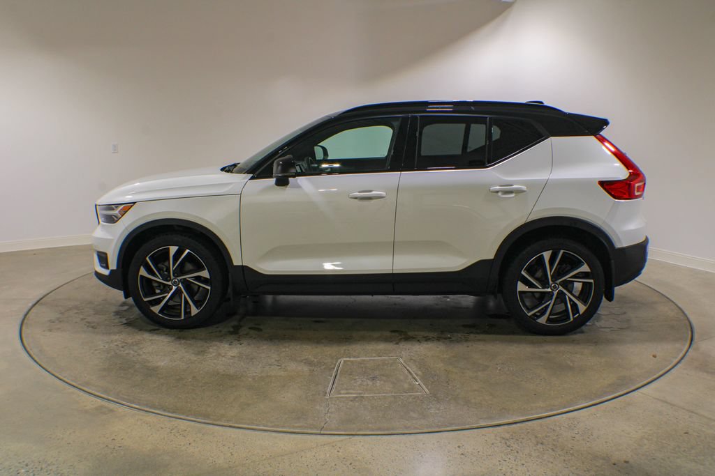 Used 2022 Volvo XC40 T5 R-Design w/ Climate Package AWD/4WD image 2