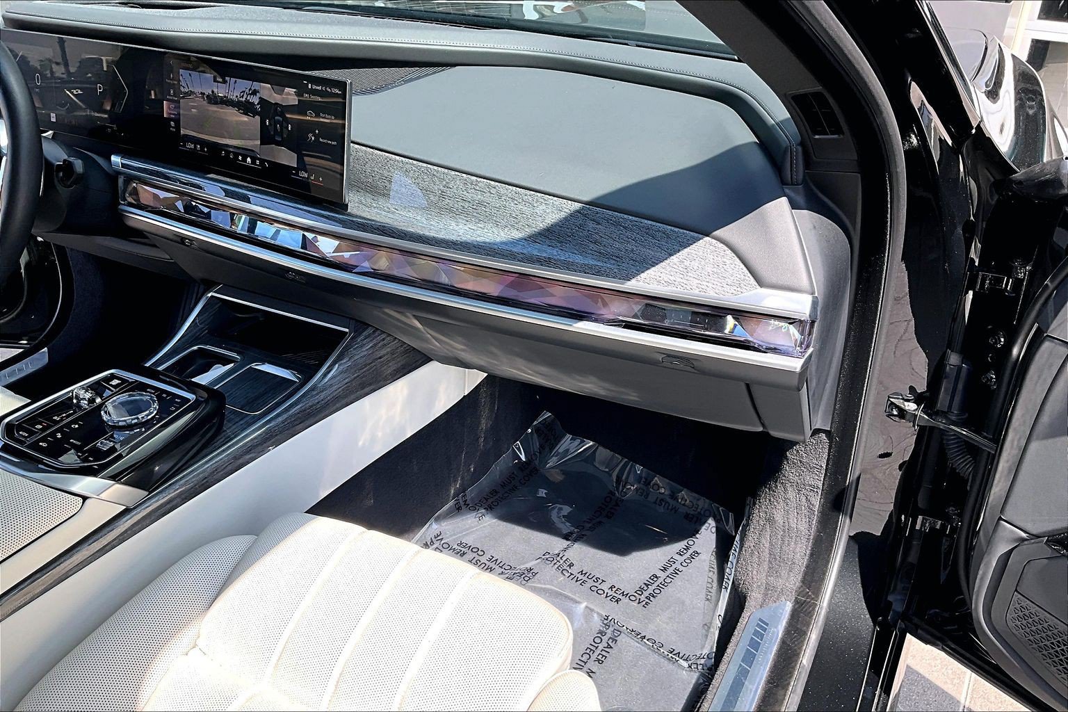 Used 2025 BMW 760i xDrive w/ Luxury Rear Seating Package AWD/4WD image 15