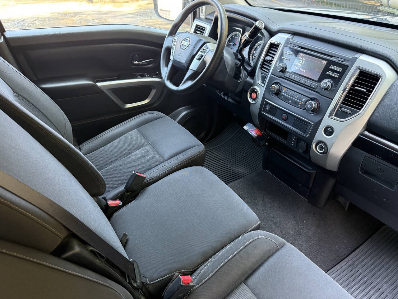 Used 2017 Nissan Titan SV RWD image 2