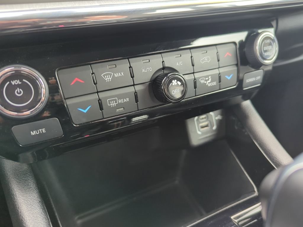 Used 2022 Jeep Compass Limited image 18