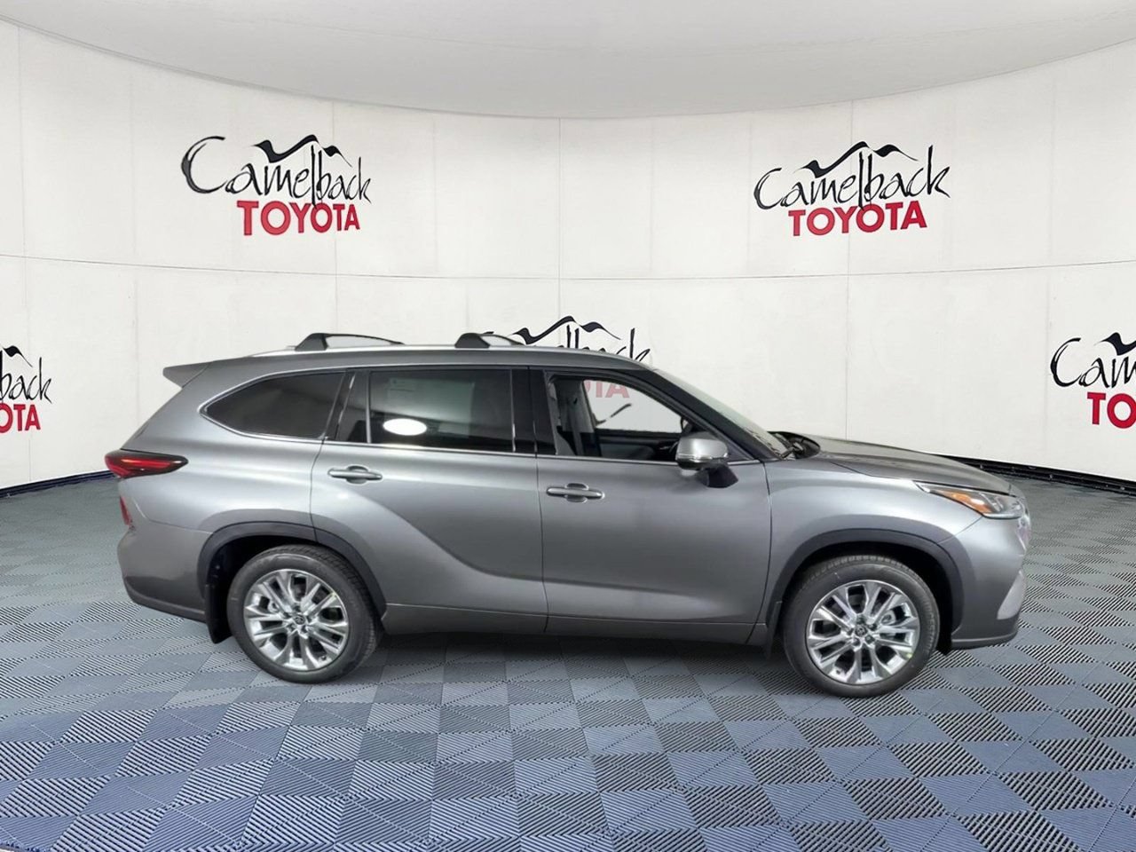 New 2026 Toyota Highlander Limited AWD/4WD image 4