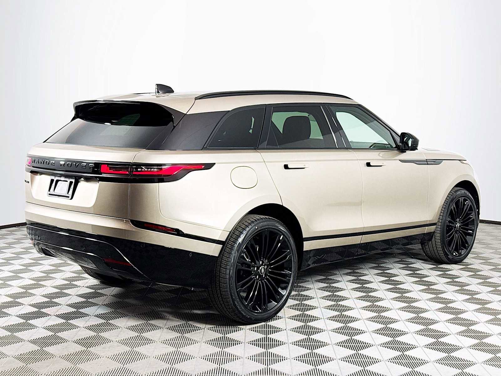 New 2026 Land Rover Range Rover Velar Dynamic SE image 4