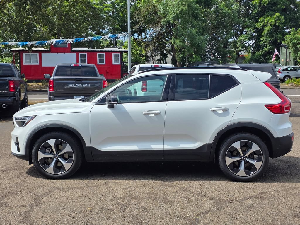 Used 2024 Volvo XC40 B5 Plus AWD/4WD image 8