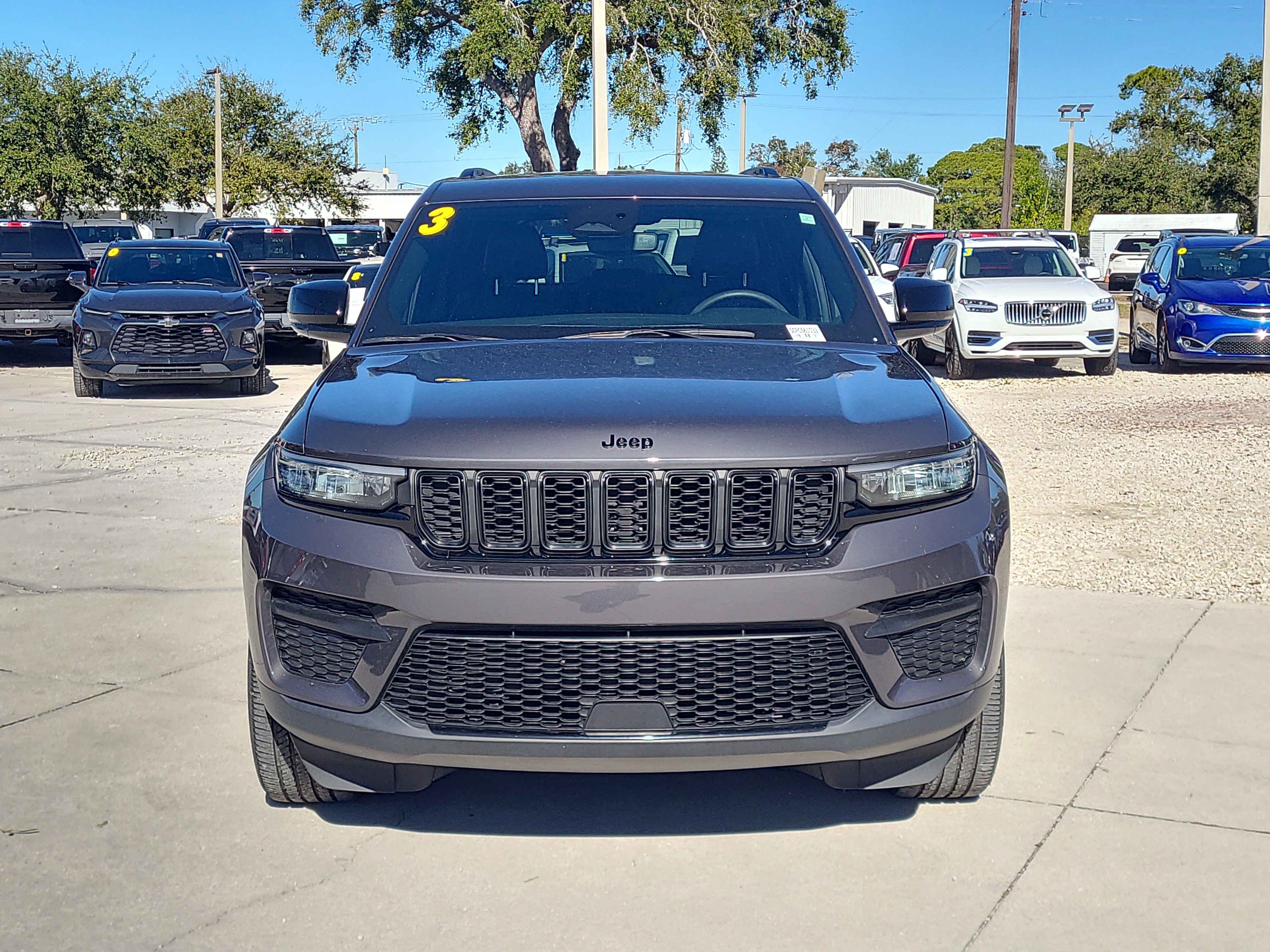 Used 2023 Jeep Grand Cherokee Altitude image 8