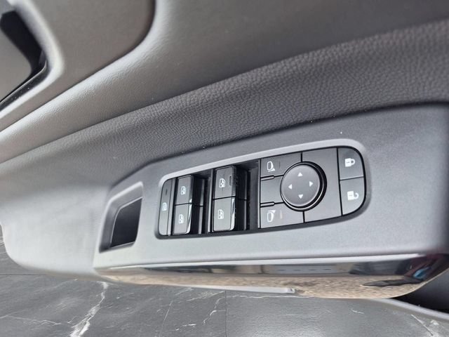 Used 2024 Nissan Pathfinder SV AWD/4WD image 15