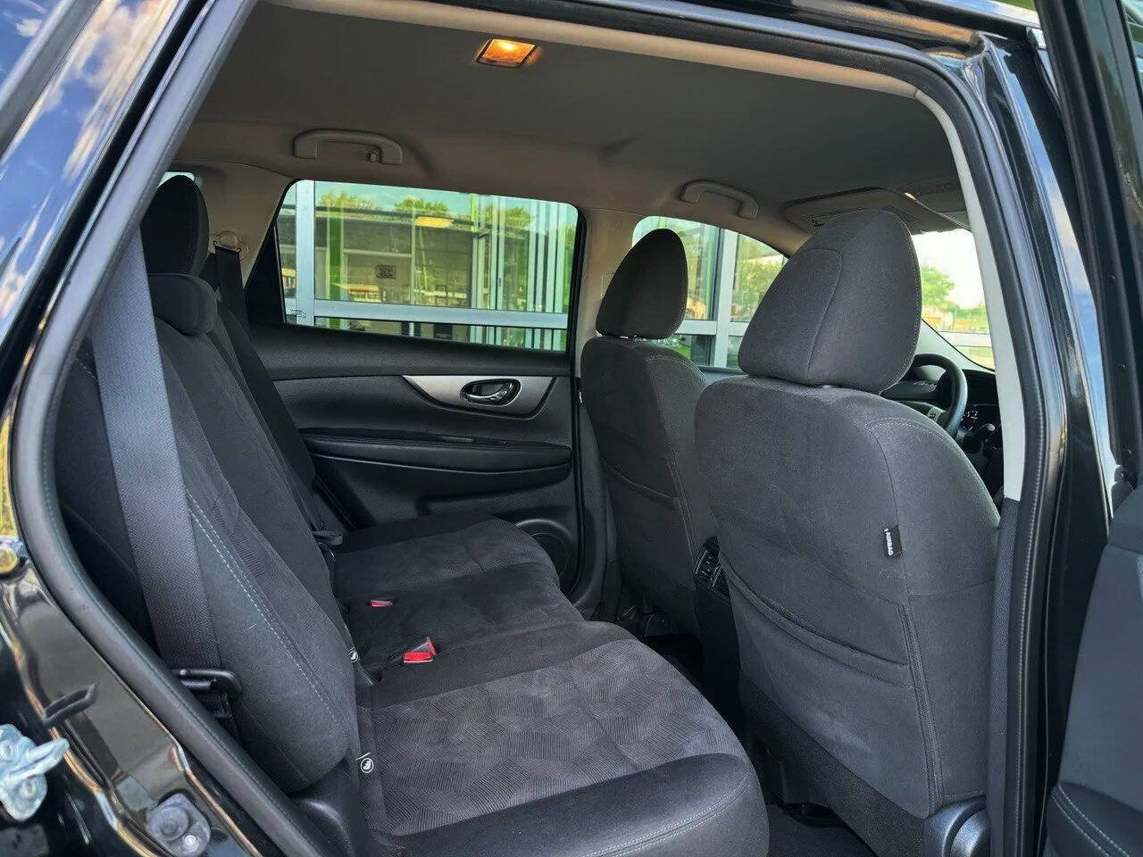 Used 2016 Nissan Rogue SV AWD/4WD image 15