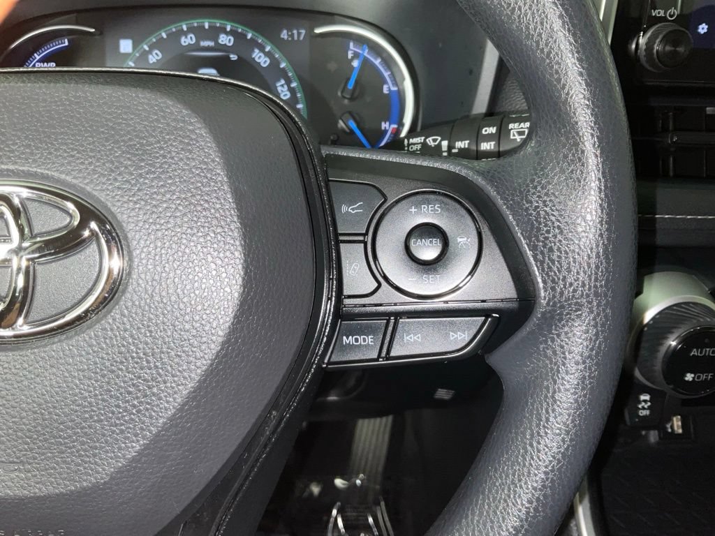 Used 2025 Toyota RAV4 XLE AWD/4WD image 25