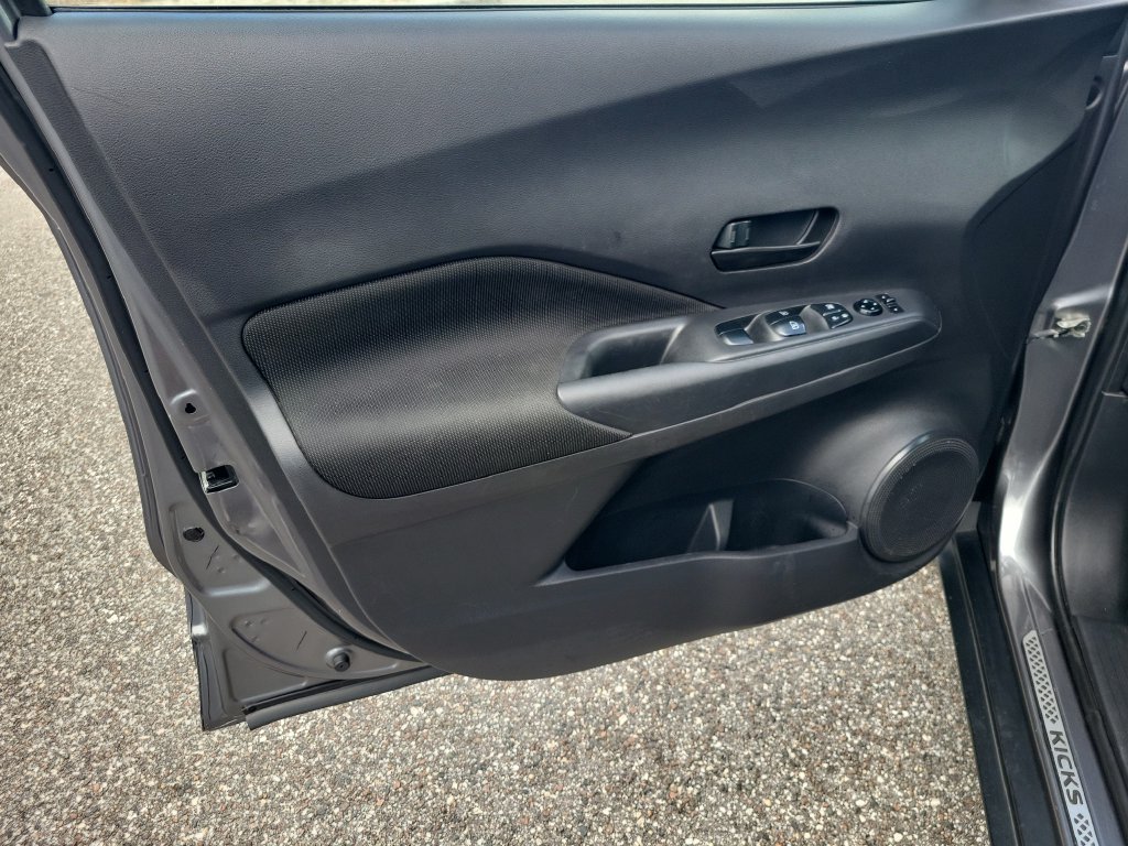 Used 2023 Nissan Kicks S FWD image 13