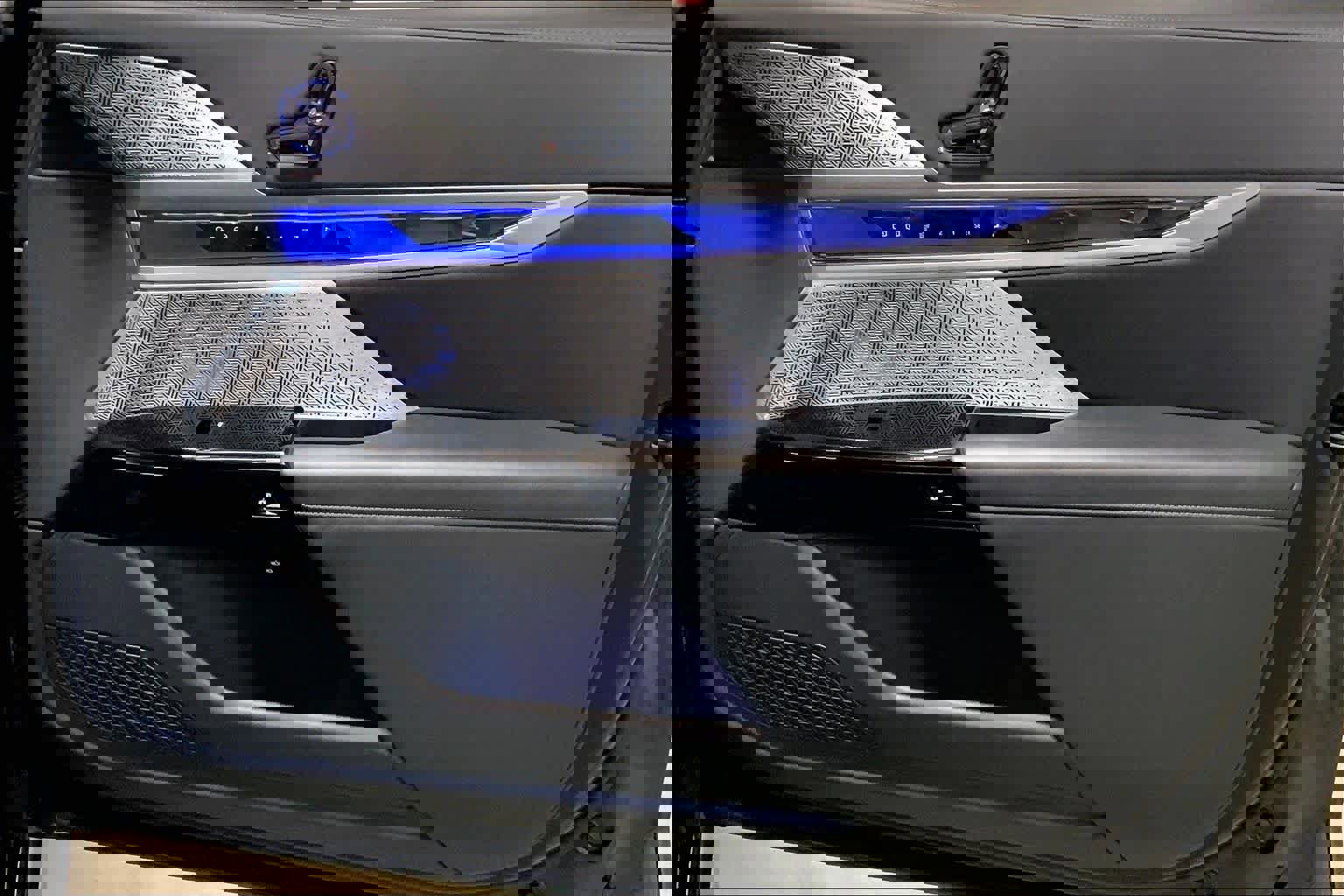 Certified 2023 BMW 760i xDrive image 23