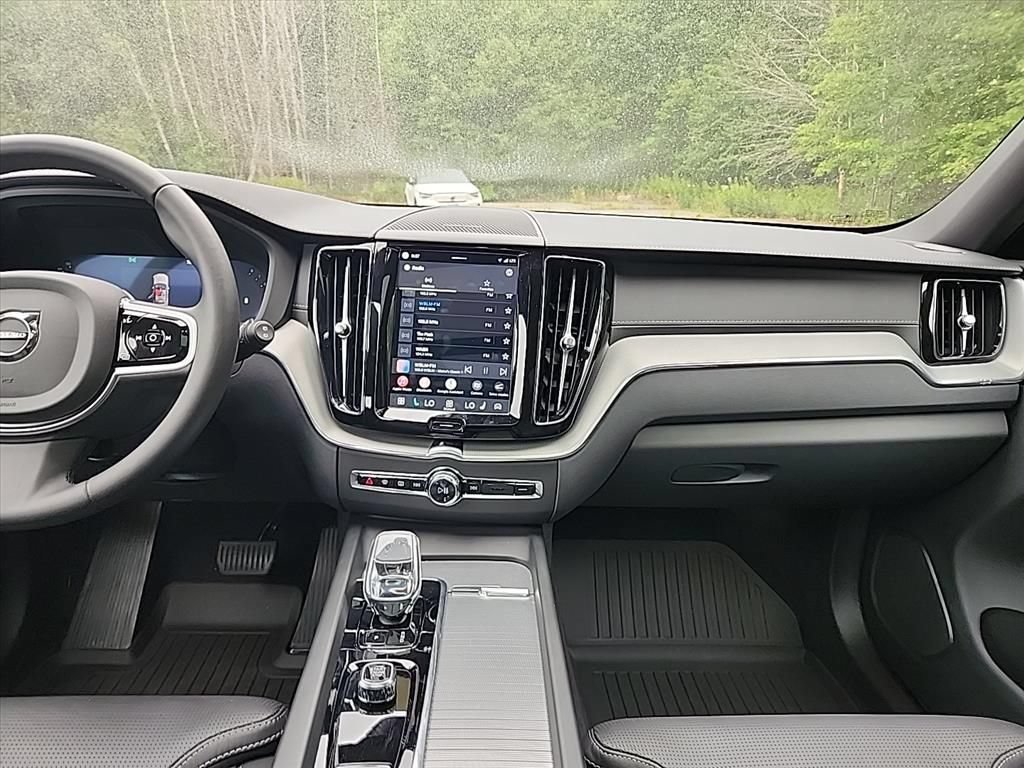 Certified 2025 Volvo XC60 B5 Ultra AWD/4WD image 32