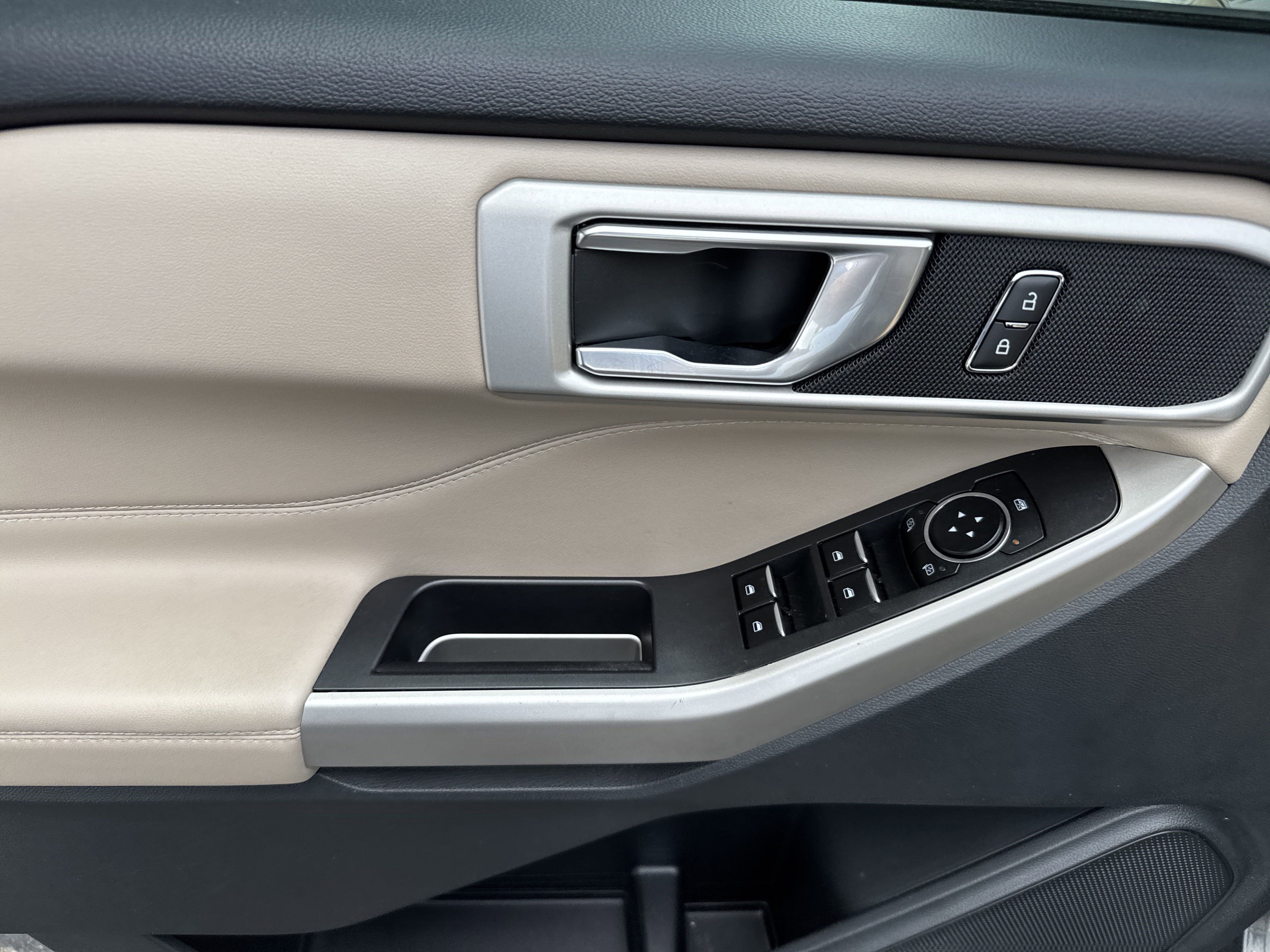 Used 2022 Ford Explorer XLT w/ Equipment Group 202A image 15