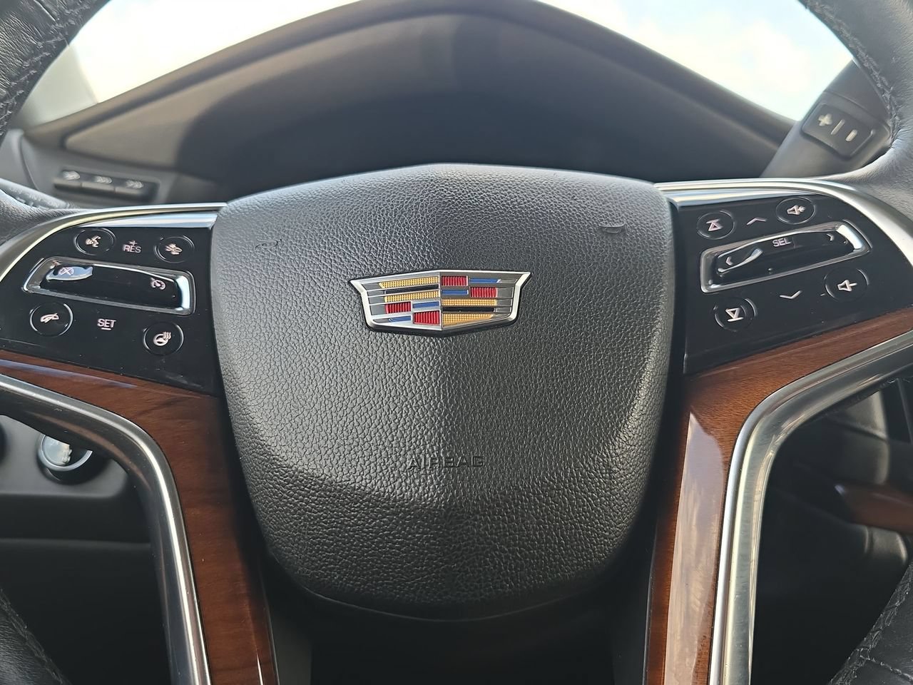 Used 2016 Cadillac Escalade Luxury AWD/4WD image 13