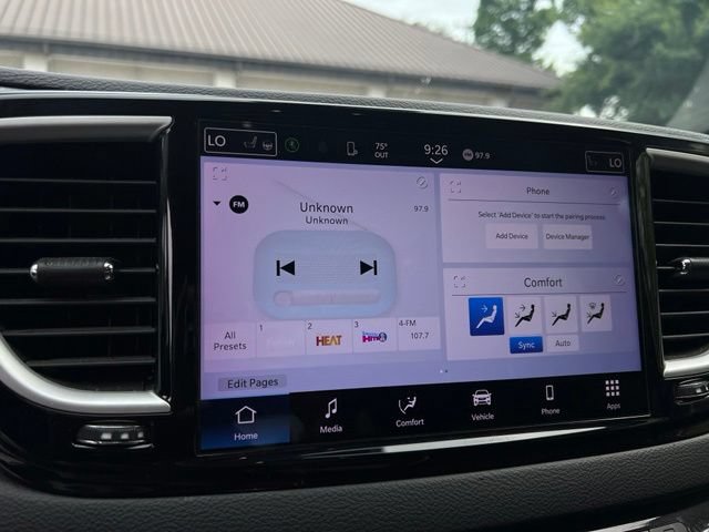 Used 2021 Chrysler Pacifica Touring-L FWD image 36