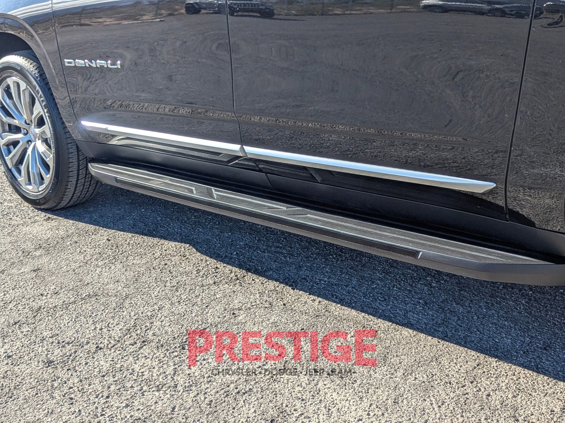 Used 2022 GMC Yukon XL Denali RWD image 15