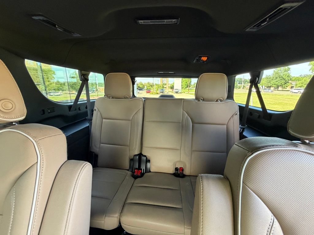 Used 2023 Chevrolet Suburban Premier AWD/4WD image 19